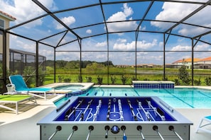 Ferienhaus, Mehrere Betten (ST012V: 10 Bed, Dinosaurs, Minions) | Pool | Außenpool, Liegestühle
