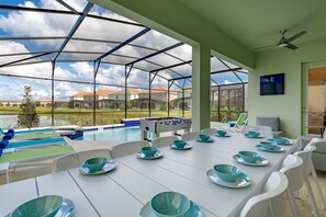 House, Multiple Beds (ST014V: 10 Bed, Moana, Star Wars)