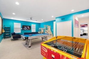House, Multiple Beds (ST014V: 10 Bed, Moana, Star Wars) | Games room