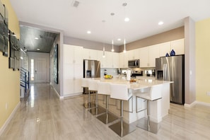 House, Multiple Beds (ST014V: 10 Bed, Moana, Star Wars) | Private kitchen