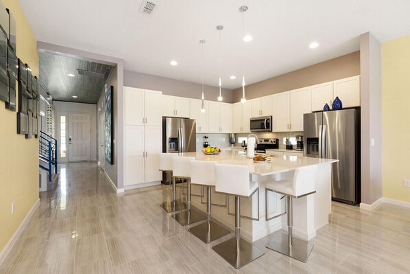 House, Multiple Beds (ST014V: 10 Bed, Moana, Star Wars) | Private kitchen | Microwave, oven, dishwasher, coffee/tea maker - St014v: 10 Bed, Moana, Star Wars (Davenport)