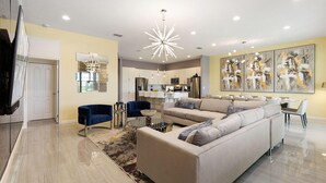 House, Multiple Beds (ST014V: 10 Bed, Moana, Star Wars) | Living room - St014v: 10 Bed, Moana, Star Wars (Davenport)
