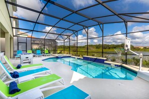 House, Multiple Beds (ST015V: 10 Bed, Star Wars, Finding Ne) | Pool