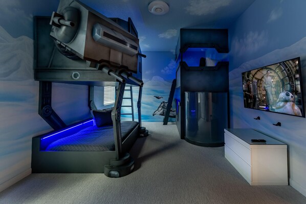 House, Multiple Beds (ST015V: 10 Bed, Star Wars, Finding Ne) | 10 bedrooms, WiFi
