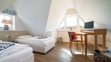 3 bedrooms, iron/ironing board, travel cot, free WiFi