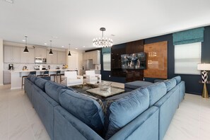 House, Multiple Beds (SR023V: 9 Bed, Nintendo, Princesses, ) | Living room