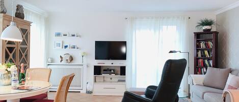 Fernseher, DVD-Player, Stereoanlage