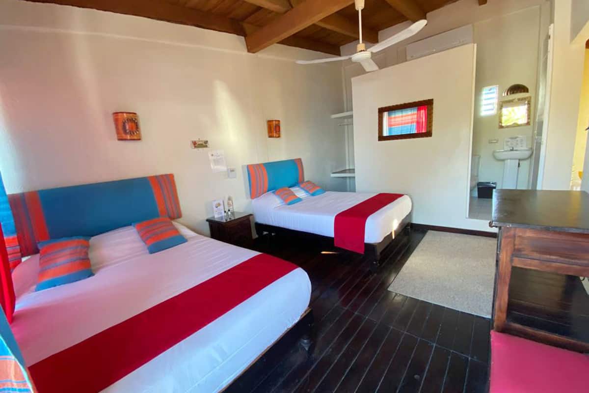 Habitación estándar doble, balcón | Ropa de cama