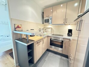 Fridge, microwave, oven, stovetop - House by the Sea App. 21 (Westerland)