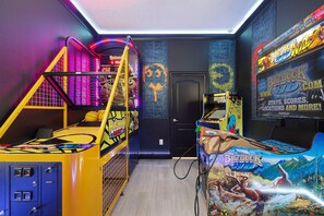 Casa, varias camas (ST007V: 10 Bed, Princesses, Star Wars) | 10 habitaciones y wifi 