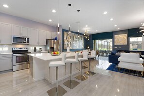 House, Multiple Beds (ST007V: 10 Bed, Princesses, Star Wars) | Private kitchen