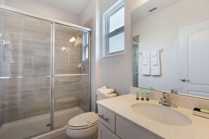 Bathroom - St009v: 10 Bed, Toy Room, Basketball (Davenport)
