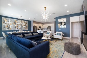 House, Multiple Beds (ST009V: 10 Bed, Toy Room, Basketball) | Living room