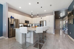 House, Multiple Beds (ST009V: 10 Bed, Toy Room, Basketball) | Private kitchen