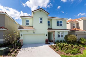 Exterior - St009v: 10 Bed, Toy Room, Basketball (Davenport)