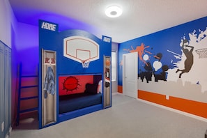 House, Multiple Beds (ST009V: 10 Bed, Toy Room, Basketball) | 10 bedrooms, WiFi - St009v: 10 Bed, Toy Room, Basketball (Davenport)