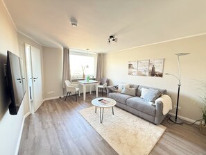 Fernseher, Stereoanlage