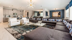 House, Multiple Beds (SR007V: 9 Bed, Star Wars, Toy Story, ) | Living room - Sr007v: 9 Bed, Star Wars, Toy Story, Ping Pong (Kissimmee)