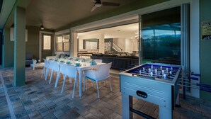 Unclassified image, 3 of 40, button - Sr008v: 9 Bed, Hunger Games, Toy Story, Ping Pong (Kissimmee)