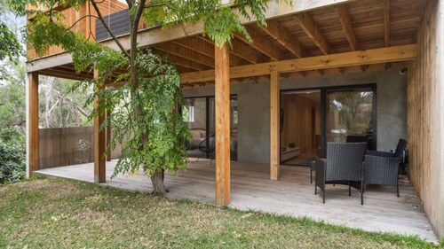 Chic Beach Studio - This chic two bedroom studio apartment nestled between the front and back beachs