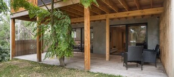 Chic Beach Studio - This chic two bedroom studio apartment nestled between the front and back beachs