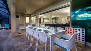 Ferienhaus, Mehrere Betten (SR020V: 8 Bed, Princesses, Lego, Pool) | Eigene Küche | Wasserkocher mit Kaffee-/Teezubehör, Kühlschrank, Mikrowelle, Ofen