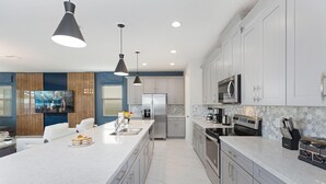 House, Multiple Beds (SR021V: 9 Bed, Star Wars, Frozen, Poo) | Private kitchen - Sr021v: 9 Bed, Star Wars, Frozen, Pool (Kissimmee)