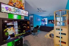 Hus - flera sängar (SR021V: 9 Bed, Star Wars, Frozen, Poo) | Barnområde