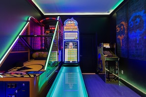 Games room - St004v: 10 Bed, Frozen, Spongebob (Davenport)