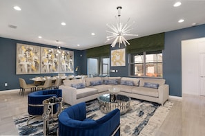 House, Multiple Beds (ST004V: 10 Bed, Frozen, SpongeBob) | Living room