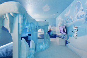 House, Multiple Beds (ST004V: 10 Bed, Frozen, SpongeBob) | 10 bedrooms, WiFi - St004v: 10 Bed, Frozen, Spongebob (Davenport)