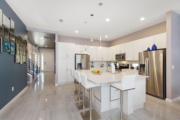 House, Multiple Beds (ST006V: 10 Bed, Star Wars, Lego) | Private kitchen