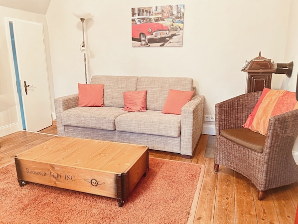 Fernseher, Kamin, Stereoanlage