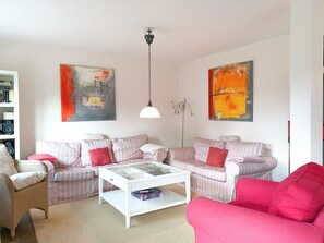 Fernseher, Kamin, DVD-Player, Stereoanlage