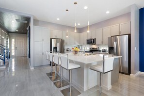 하우스, 침대(여러 개) (ST008V: 10 Bed, Pandora, Mickey Mouse) | 전용 주방 | 전자레인지, 오븐, 식기 세척기, 커피/티 메이커