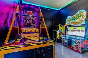 Hus - flera sängar (ST008V: 10 Bed, Pandora, Mickey Mouse) | Spelrum
