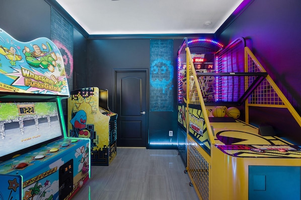 Hus - flera sängar (ST011V: 10 Bed, Dinosaurs Fun, Toy Tr) | 10 sovrum och wi-fi