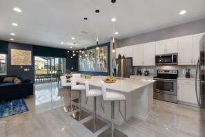 單棟房屋, 多張床 (ST011V: 10 Bed, Dinosaurs Fun, Toy Tr) | 私人廚房 | 微波爐、焗爐、洗碗機、咖啡機/沖茶器