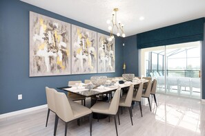 Maison, plusieurs lits (ST013V: 10 Bed, Princesses, Harry Pot) | Cuisine privée | Micro-ondes, four, lave-vaisselle, cafetière/bouilloire