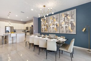Casa, varias camas (ST013V: 10 Bed, Princesses, Harry Pot) | Cocina privada | Microondas, horno, lavavajillas y cafetera y tetera 