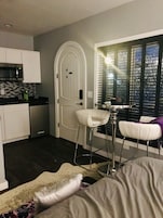 Standard Studio, 1 Queen Bed, Non Smoking (Deluxe Studio Queen) | Living area | 65-inch flat-screen TV with cable channels, TV