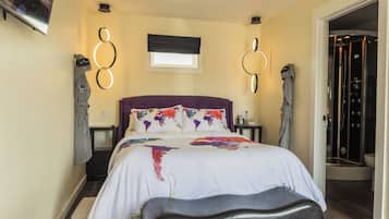 Standard Studio, 1 Queen Bed, Non Smoking (Deluxe Studio Queen) | Bathroom