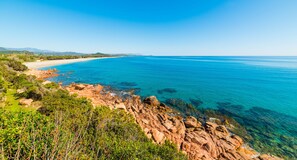 On the beach, sun-loungers - Flower house - Charming cottage 500 meters from the beach (Tertenia)