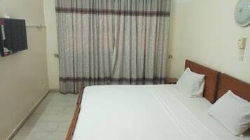 Apartment, 1 Bedroom | Blackout curtains, cots/infant beds, free WiFi, bed sheets