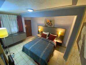 Desk, blackout drapes, iron/ironing board, rollaway beds - Complexe hotelier Marie Louise (Dschang)