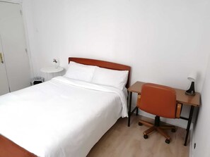 Triple Room, 1 Double Bed | Iron/ironing board, free WiFi - Open World Hostel (Lisbon)