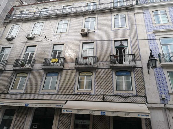 Front of property - Open World Hostel (Lisbon)
