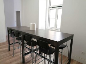 Fridge, microwave - Open World Hostel (Lisbon)