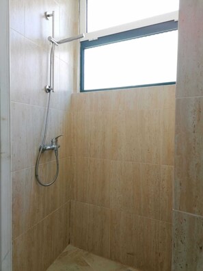 Studio Suite, 1 Double Bed | Bathroom | Shower, hair dryer, towels - Open World Hostel (Lisbon)