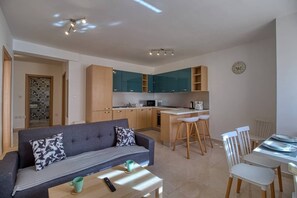 Flat-screen TV - Julian's Apartments (Swieqi)